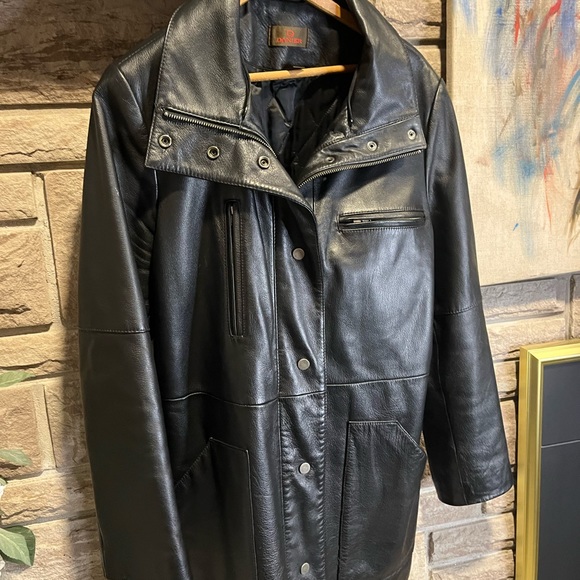 Danier leather jacket with detachable faux fur. Size medium great condition - Picture 3 of 4